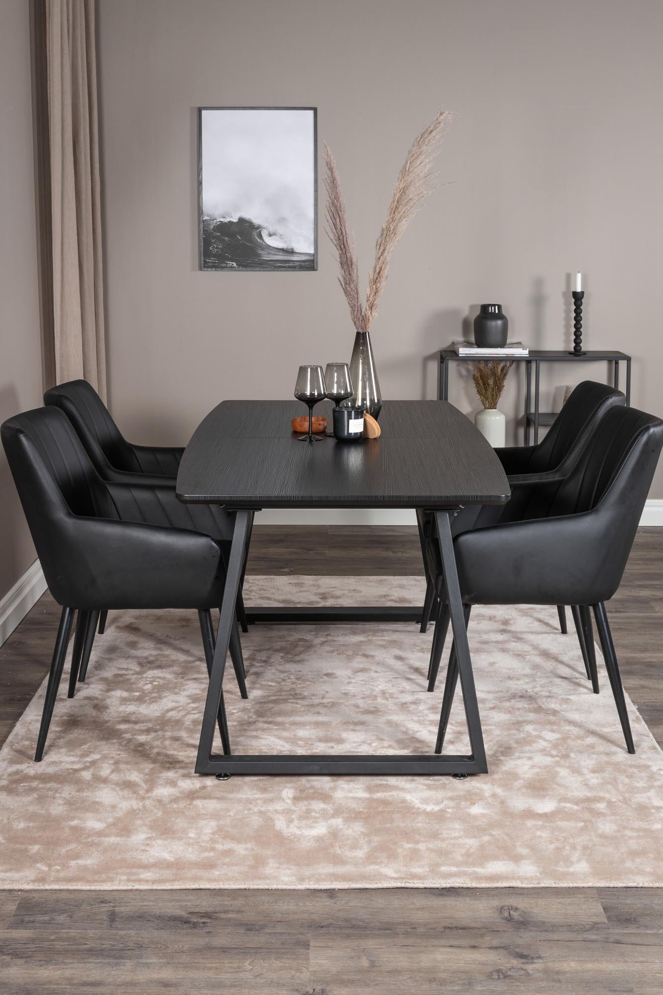 Elegantes Esszimmer Set Inca mit bequemen Stühlen von Venture Home.