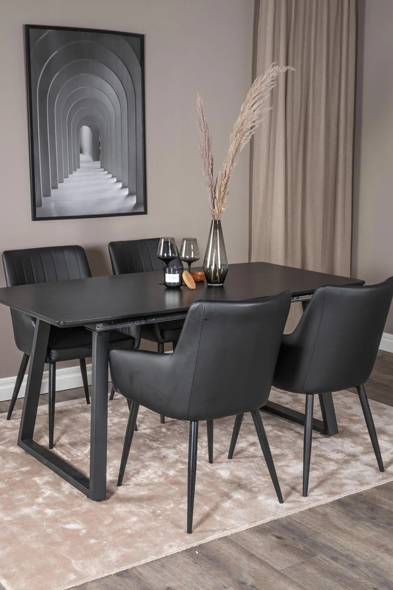 Modernes Esszimmer Set Inca mit Stuhl Comfort von Venture Home.