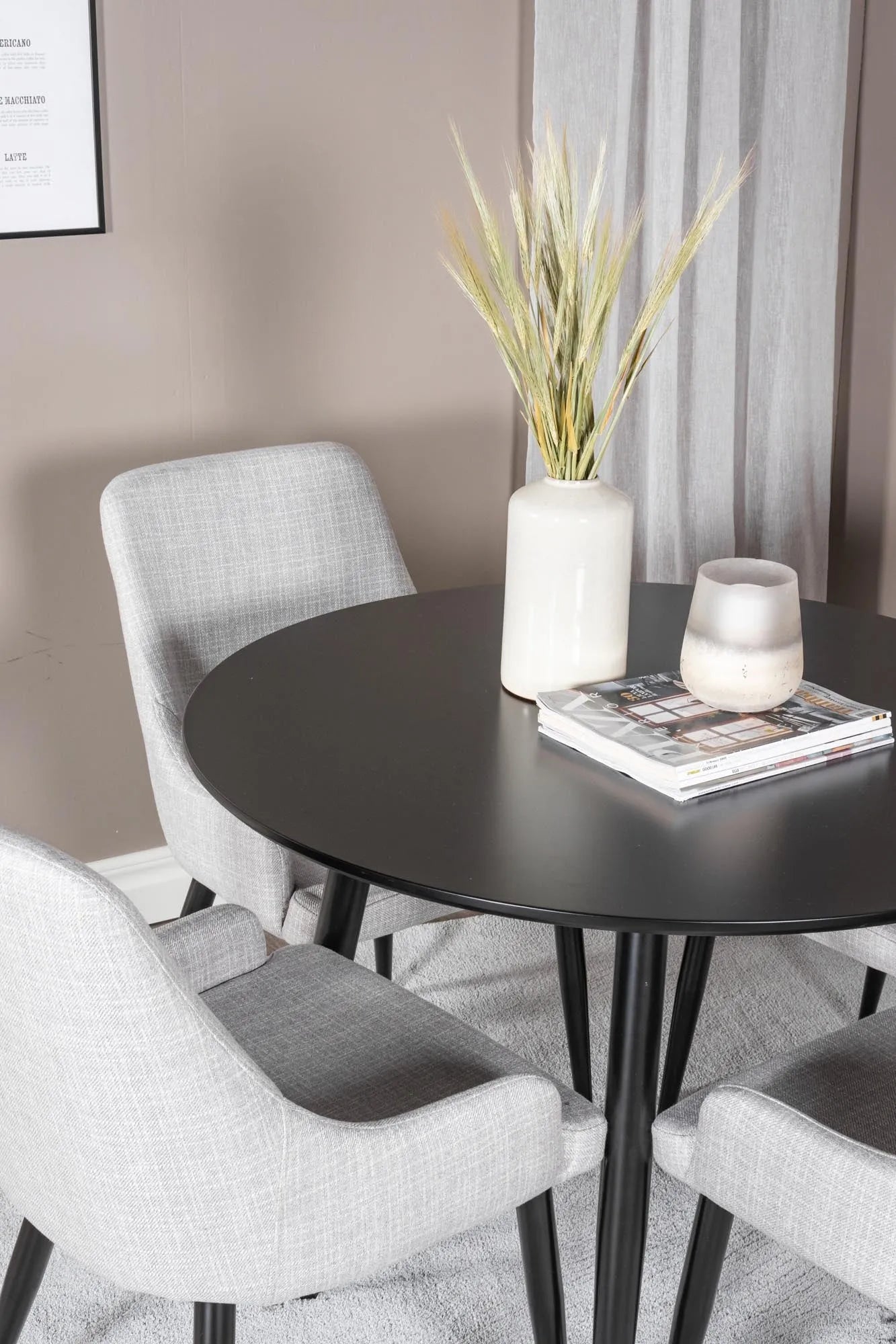 Esszimmer Set Plaza: Modernes Design und Komfort von Venture Home.