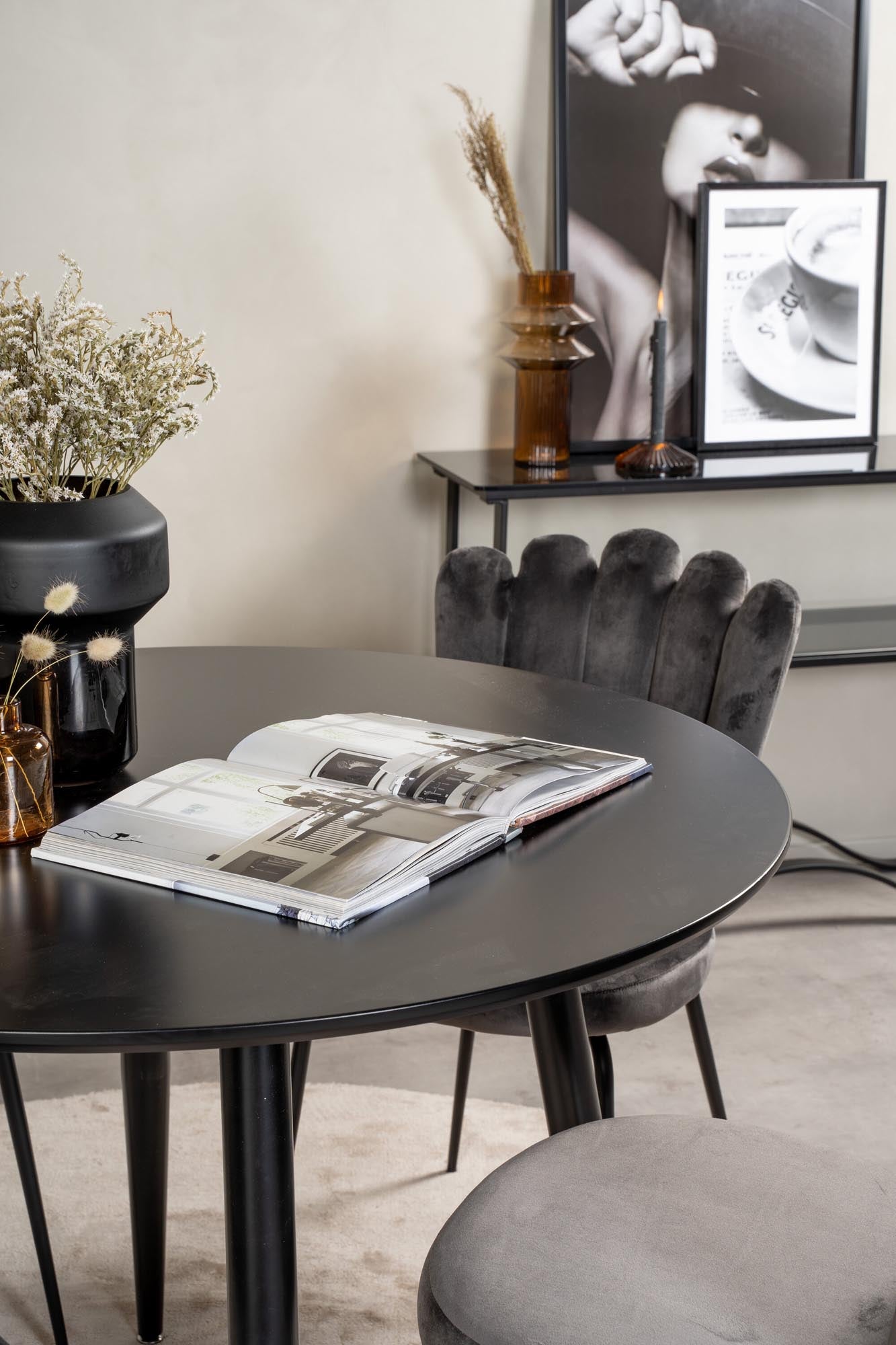 Stilvolles Esszimmer Set Plaza mit Limhamn Stühlen von Venture Home.