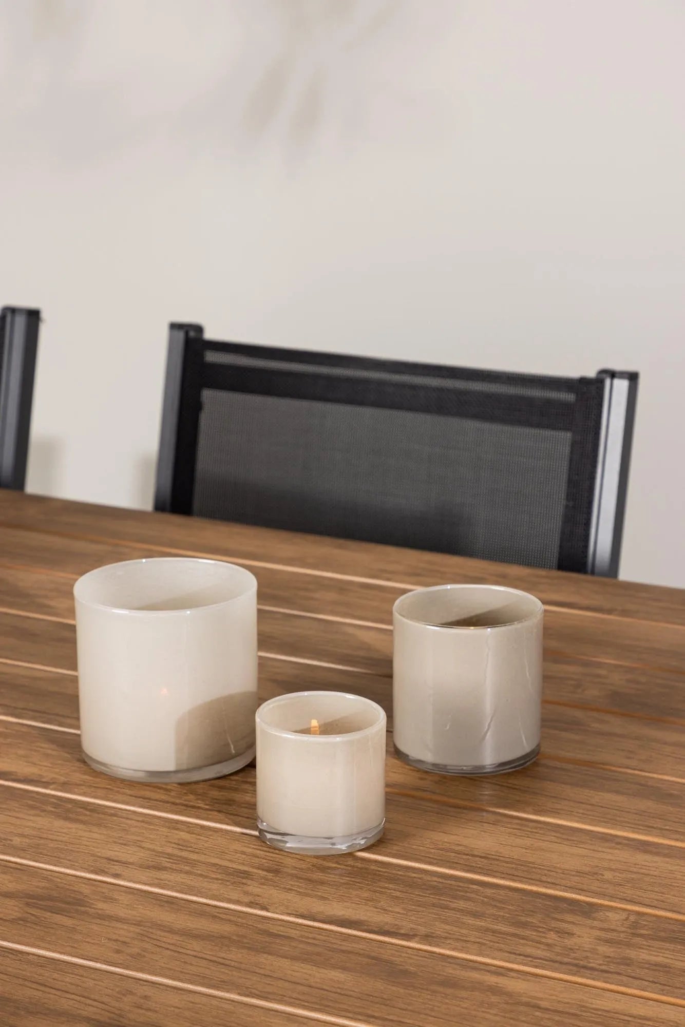 Elegantes Esszimmer-Set: Modernes Design trifft auf Komfort und Langlebigkeit. Perfekt für stilvolle Abende.
