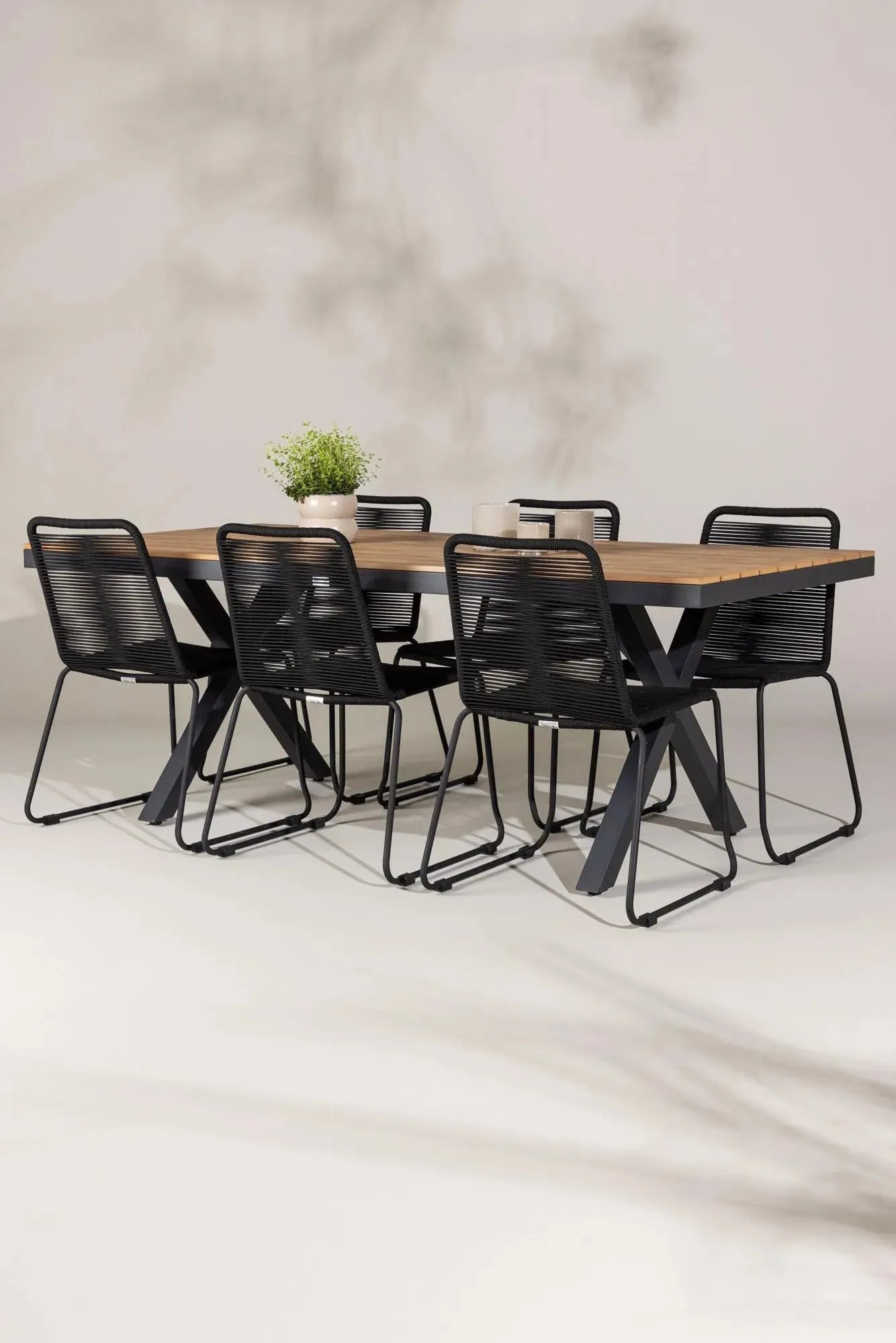 Elegantes Esszimmer-Set: Modernes Design trifft auf Komfort und Langlebigkeit. Perfekt für stilvolle Abende.