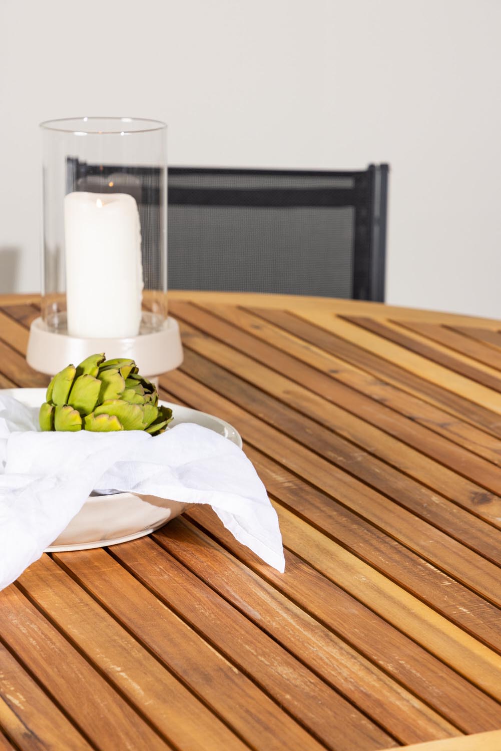 Tucumán Gartentisch Set rund + 6 x Copacabana in Natur/Schwarz präsentiert im Onlineshop von KAQTU Design AG. Gartentischset ist von Venture Home