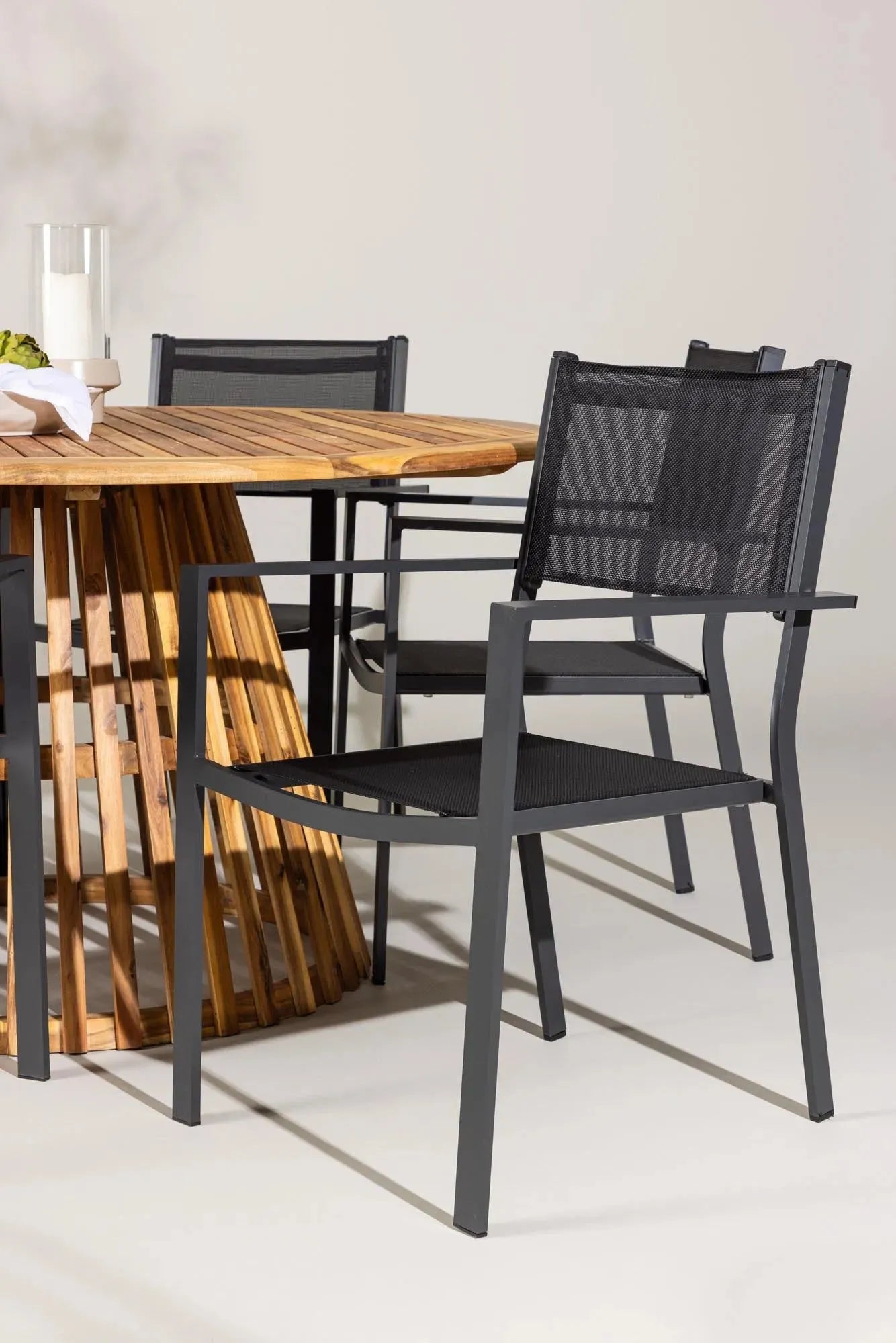 Elegantes Tucumán Esszimmer-Set mit 6 Copacabana-Stühlen von Venture.