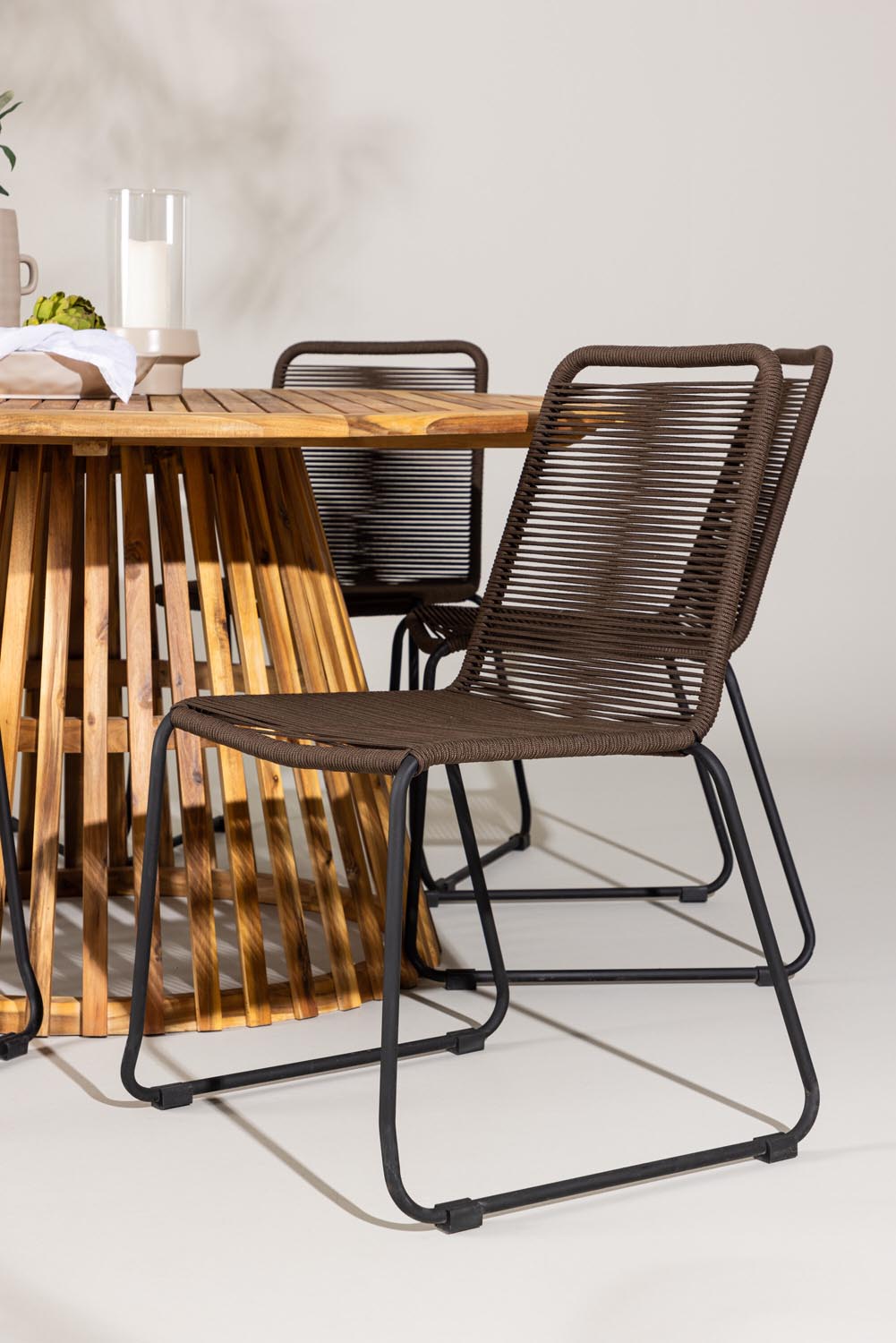 Tucumán Gartentisch Set rund + 6 x Lindos in Natur/Schwarz/Braun präsentiert im Onlineshop von KAQTU Design AG. Gartentischset ist von Venture Home