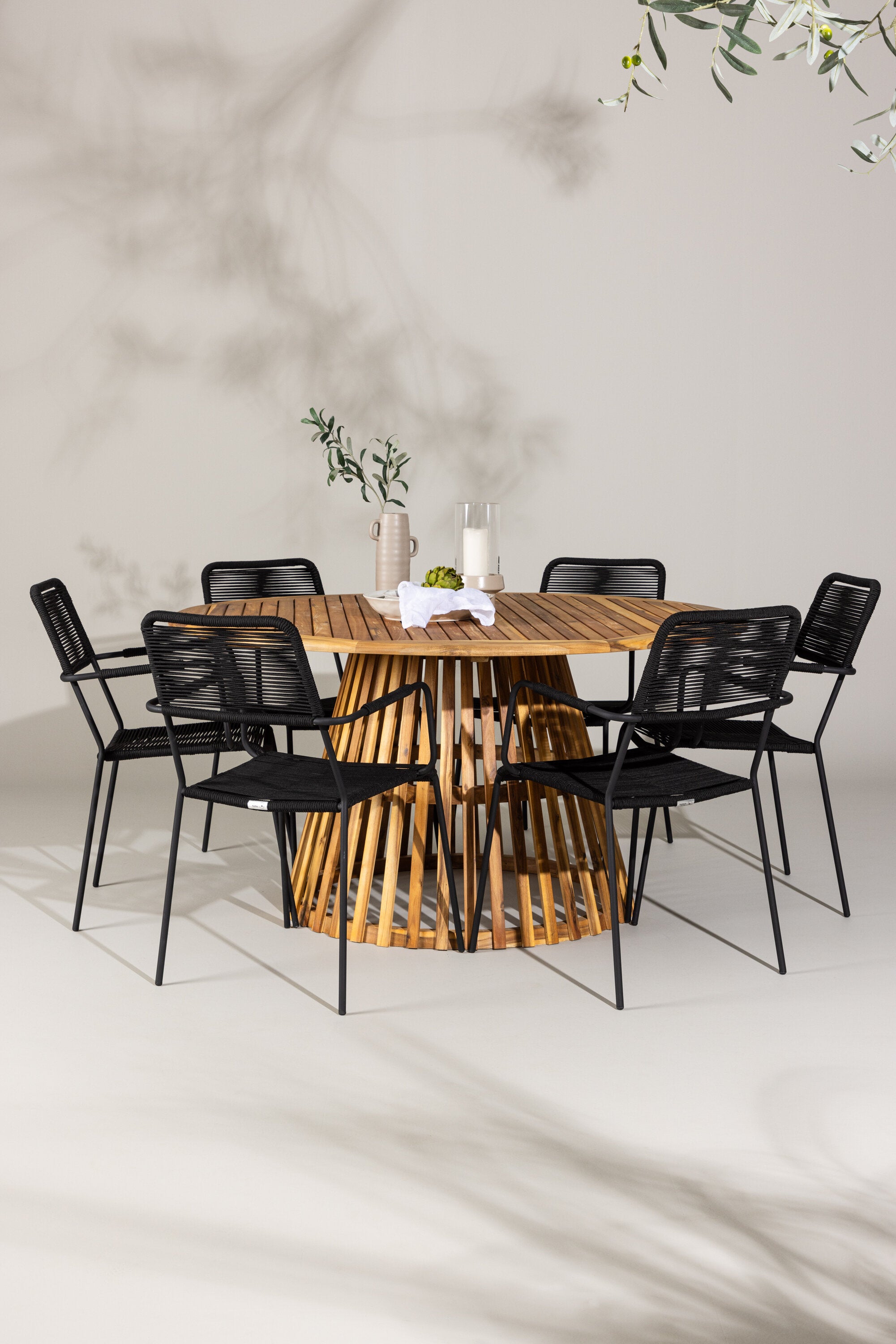 Tucumán Gartentisch Set rund + 6 x Lindos in Natur/Schwarz präsentiert im Onlineshop von KAQTU Design AG. Gartentischset ist von Venture Home