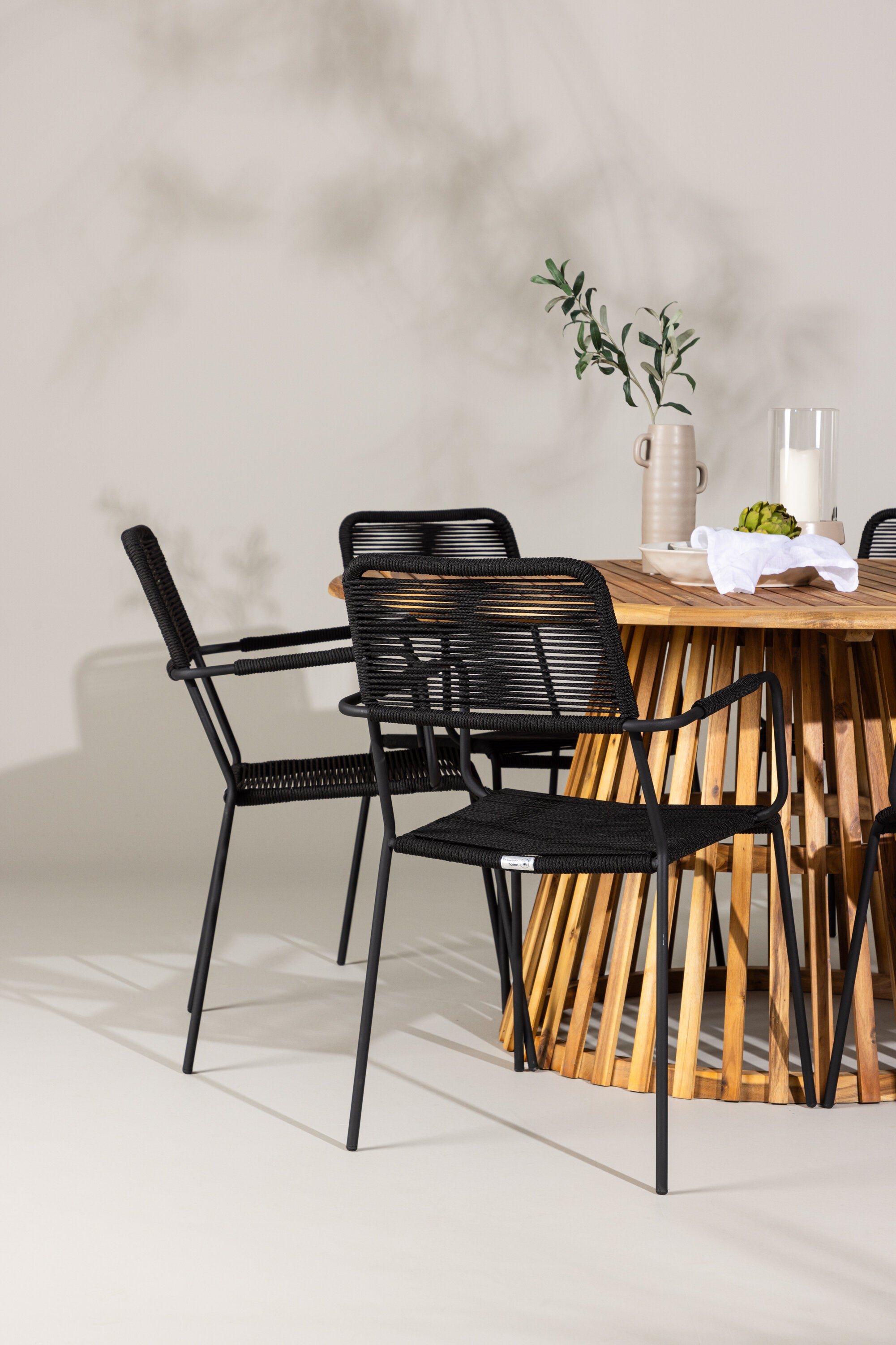 Tucumán Gartentisch Set rund + 6 x Lindos in Natur/Schwarz präsentiert im Onlineshop von KAQTU Design AG. Gartentischset ist von Venture Home