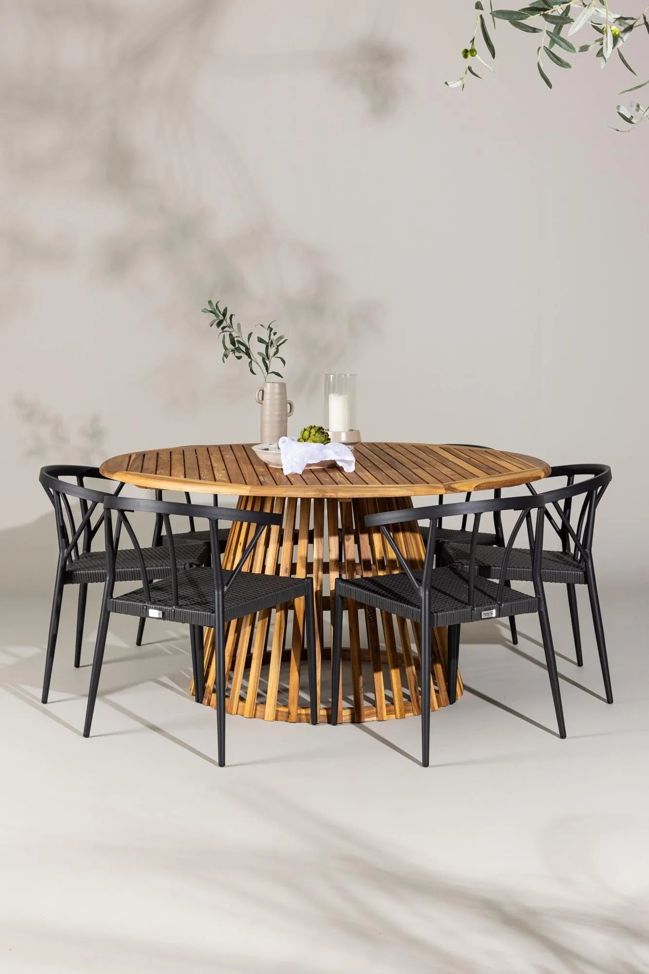 Elegantes Esszimmer Set Tucumán rund mit 6 Stina-Stühlen.