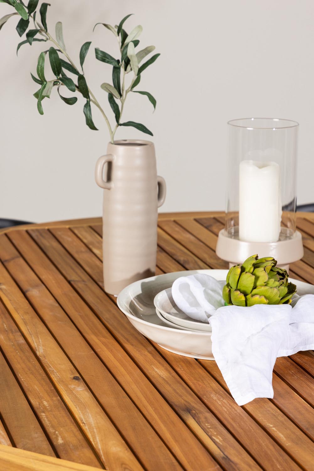 Tucumán Gartentisch Set rund + 6 x Stina in Natur/Schwarz präsentiert im Onlineshop von KAQTU Design AG. Gartentischset ist von Venture Home