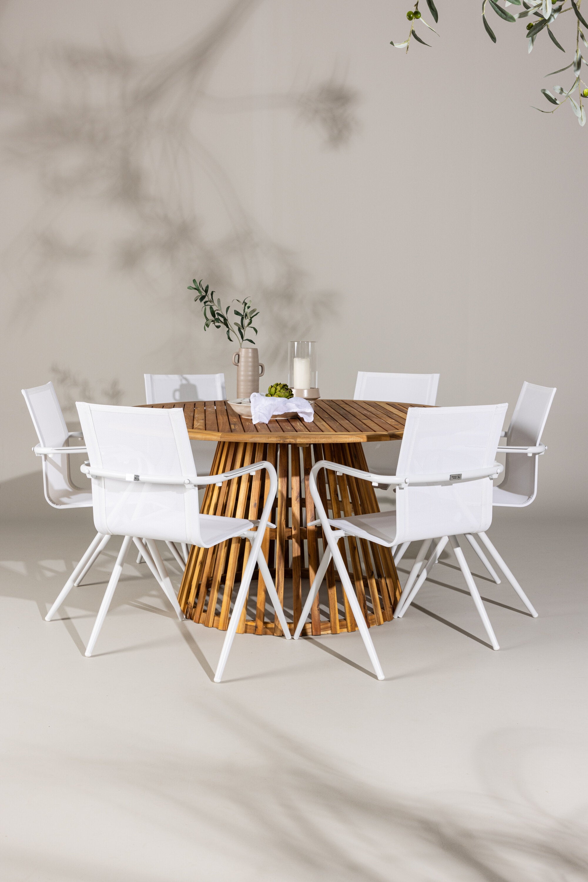 Tucumán Gartentisch Set rund + 6 x Alina in Natur/Weiss präsentiert im Onlineshop von KAQTU Design AG. Gartentischset ist von Venture Home