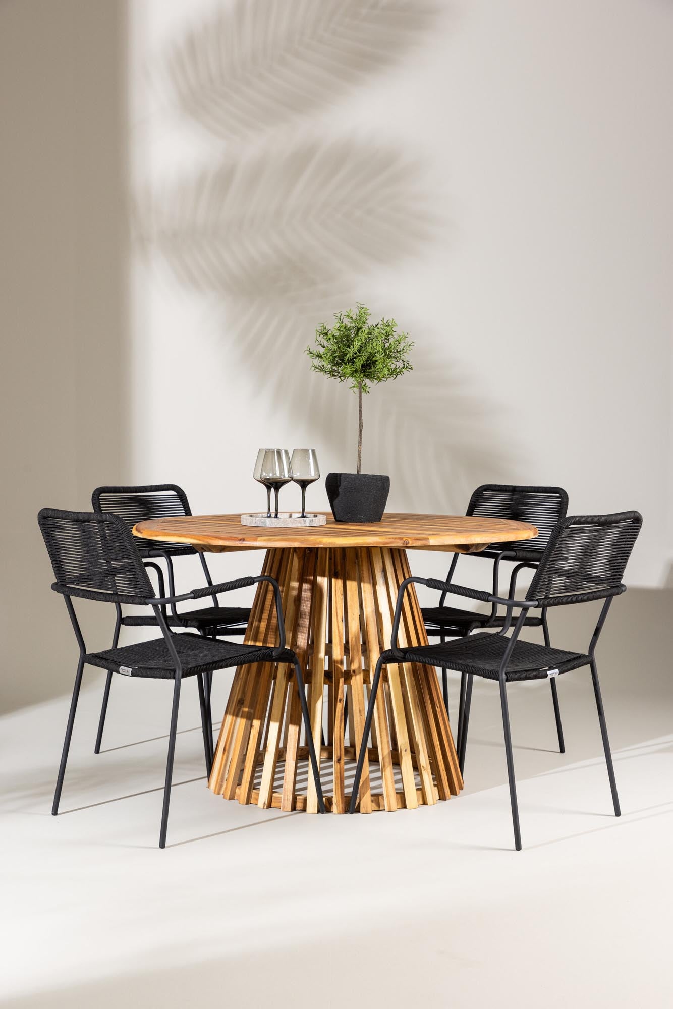 Lumpur garden table set round + Lindos armchair