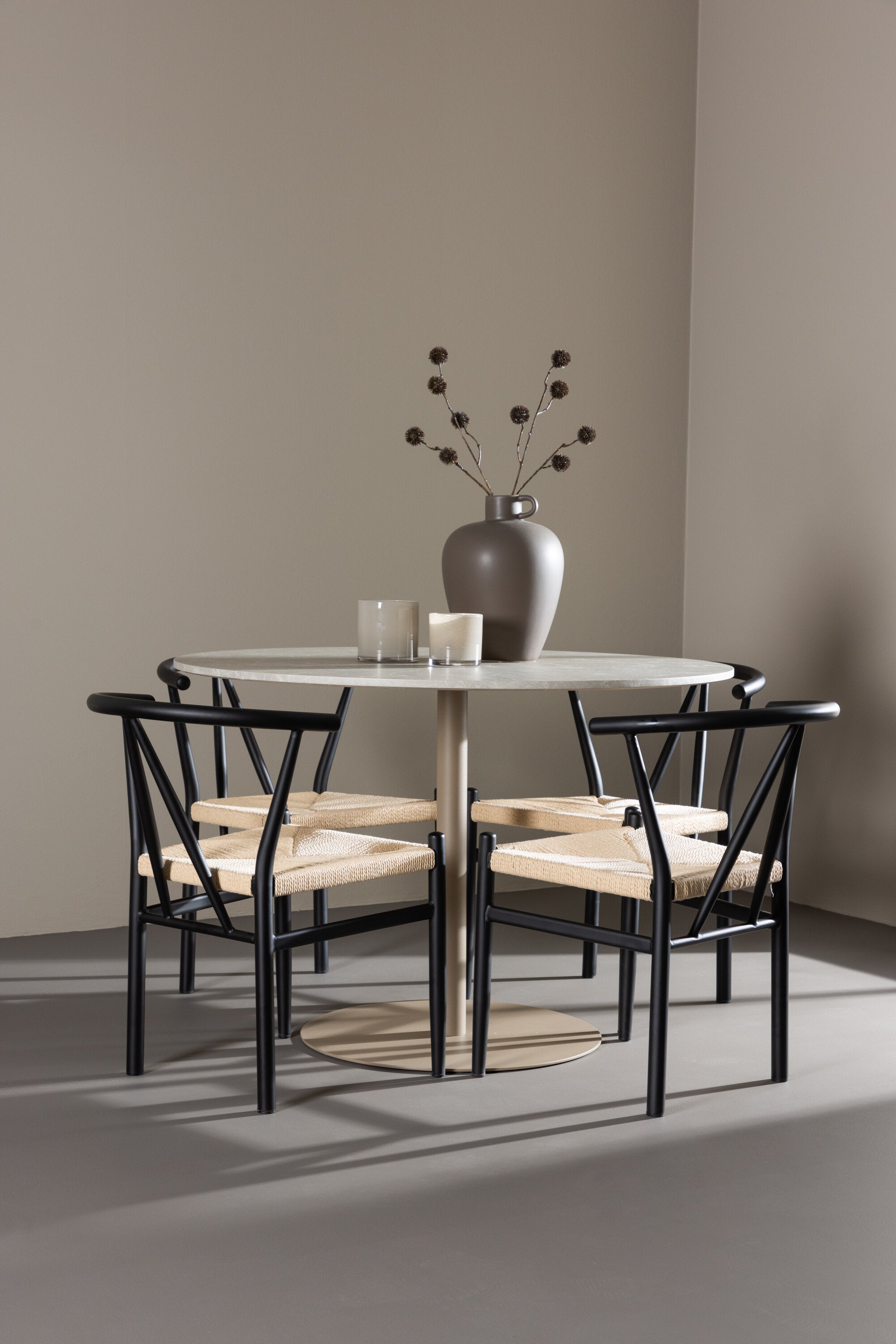 Lycke Esstisch mit Alfons Stühlen in  präsentiert im Onlineshop von KAQTU Design AG. Bartischset ist von Venture Home
