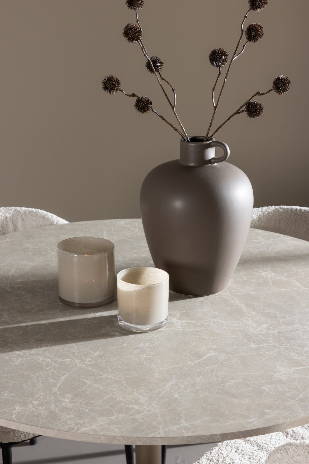 Lycke Esstisch mit Agnes Stühlen in  präsentiert im Onlineshop von KAQTU Design AG. Bartischset ist von Venture Home
