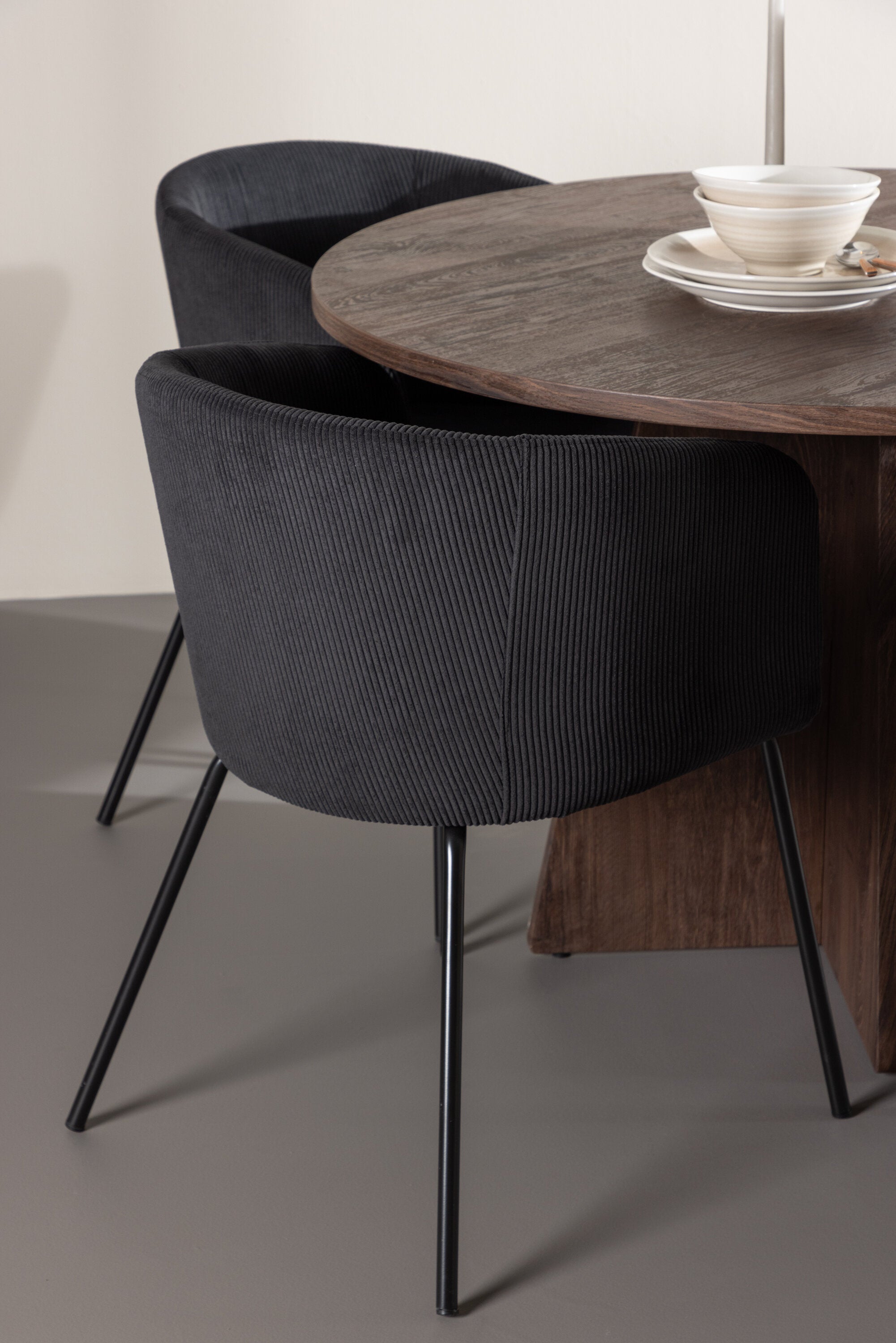 Bootcut-Esszimmertisch mit Berit-Stühlen in  präsentiert im Onlineshop von KAQTU Design AG. Bartischset ist von Venture Home