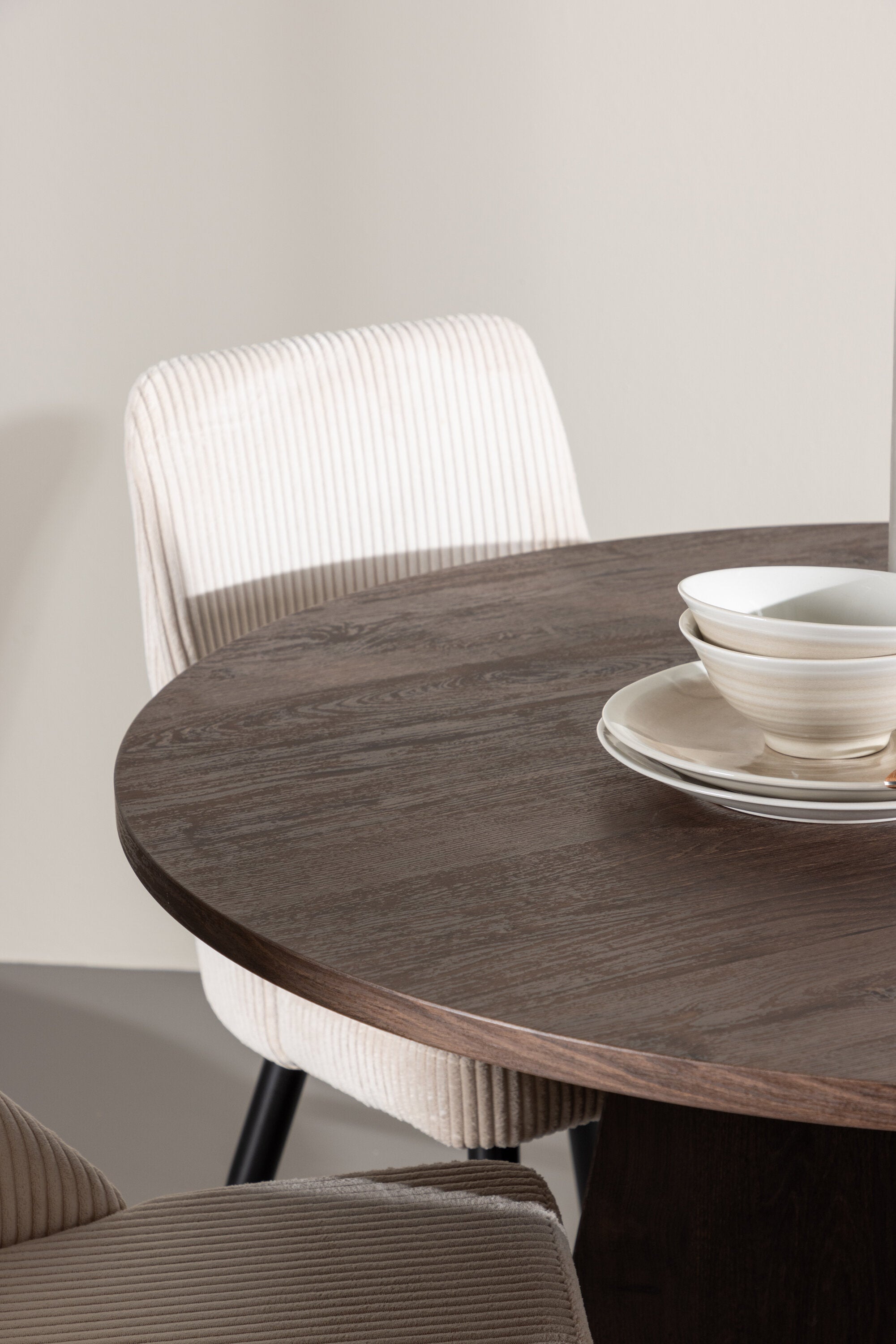 Bootcut Esstisch mit Leone Stühlen in  präsentiert im Onlineshop von KAQTU Design AG. Bartischset ist von Venture Home