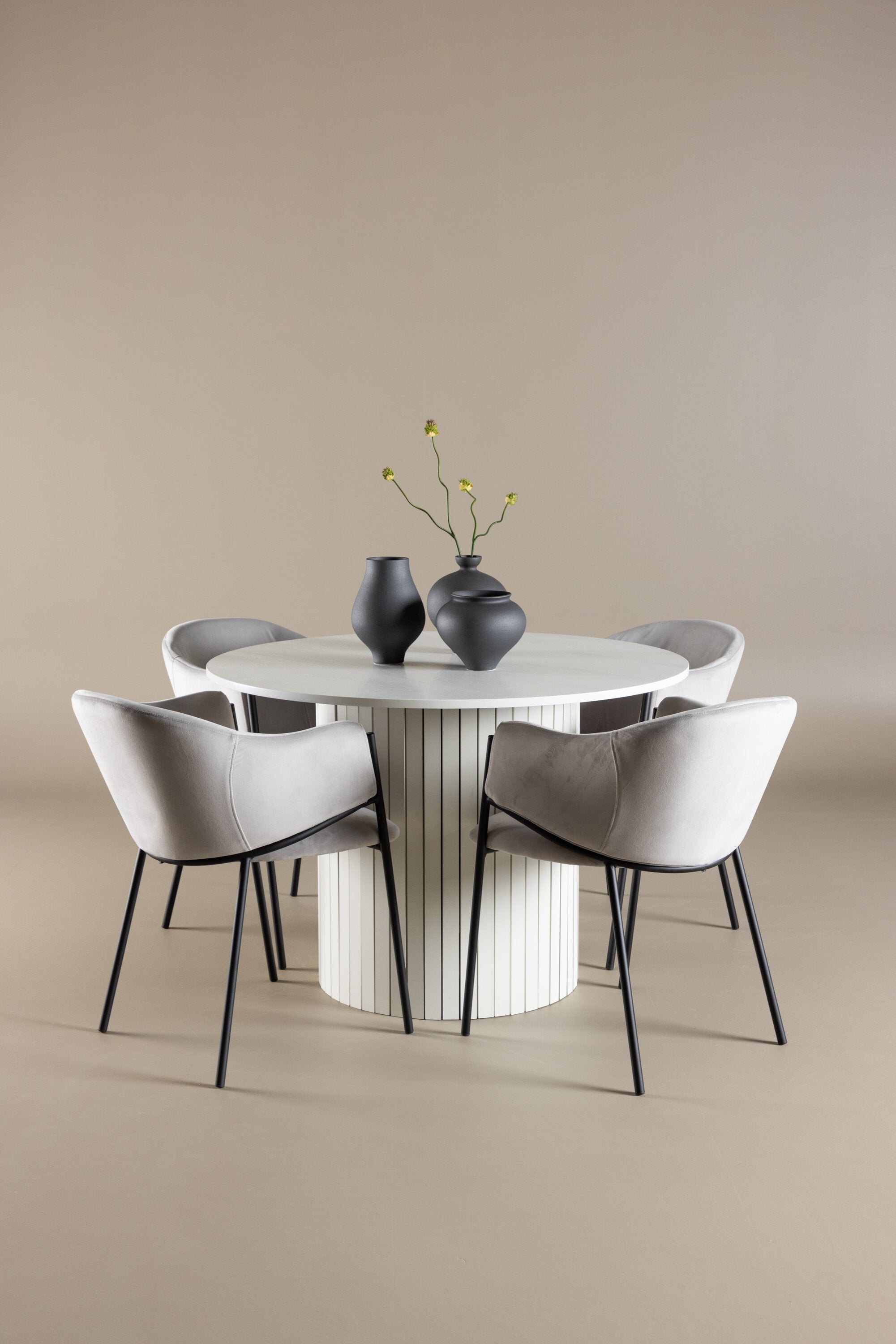 Härön Esstisch mit Stühlen von Evelina in  präsentiert im Onlineshop von KAQTU Design AG. Bartischset ist von Venture Home