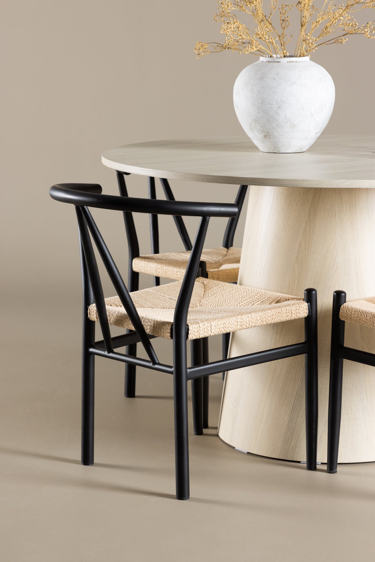 Lanzo Esszimmertisch mit Alfons Stühlen in  präsentiert im Onlineshop von KAQTU Design AG. Bartischset ist von Venture Home