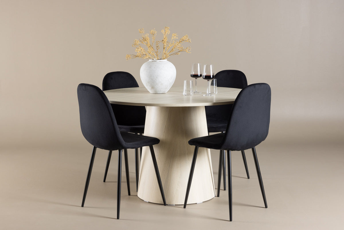 Lanzo Esstisch mit Polar Stühlen in Schwarz präsentiert im Onlineshop von KAQTU Design AG. Esszimmerset ist von Venture Home
