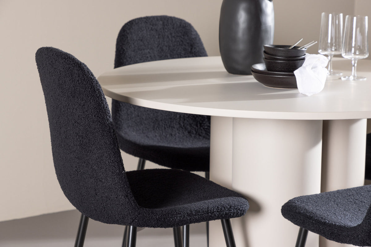 Olivia Esstisch mit Polar Stühlen in Schwarz präsentiert im Onlineshop von KAQTU Design AG. Esszimmerset ist von Venture Home