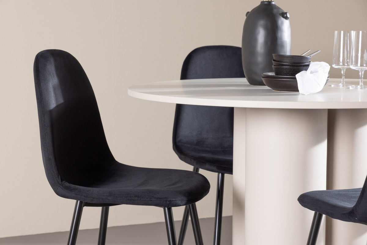 Olivia Esstisch mit Polar Stühlen in Schwarz präsentiert im Onlineshop von KAQTU Design AG. Esszimmerset ist von Venture Home