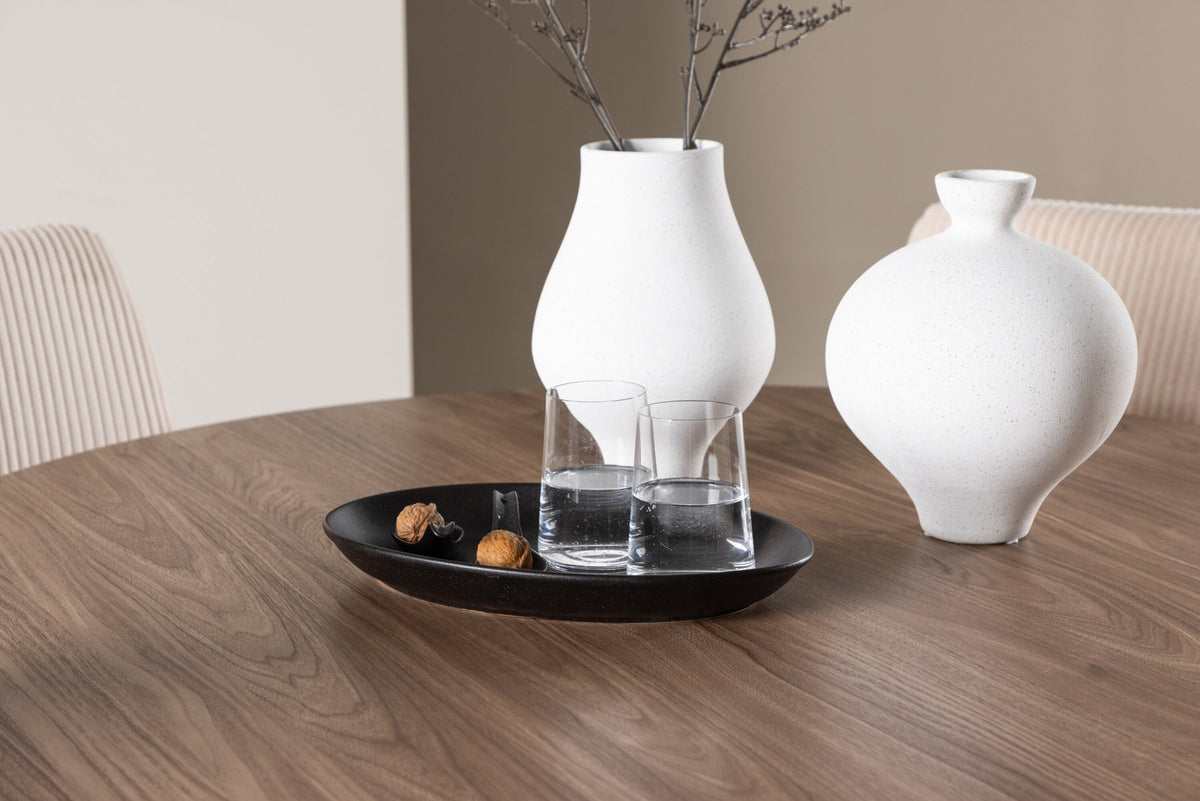 Olivia Esstisch mit Leone Stühlen in Beige präsentiert im Onlineshop von KAQTU Design AG. Esszimmerset ist von Venture Home