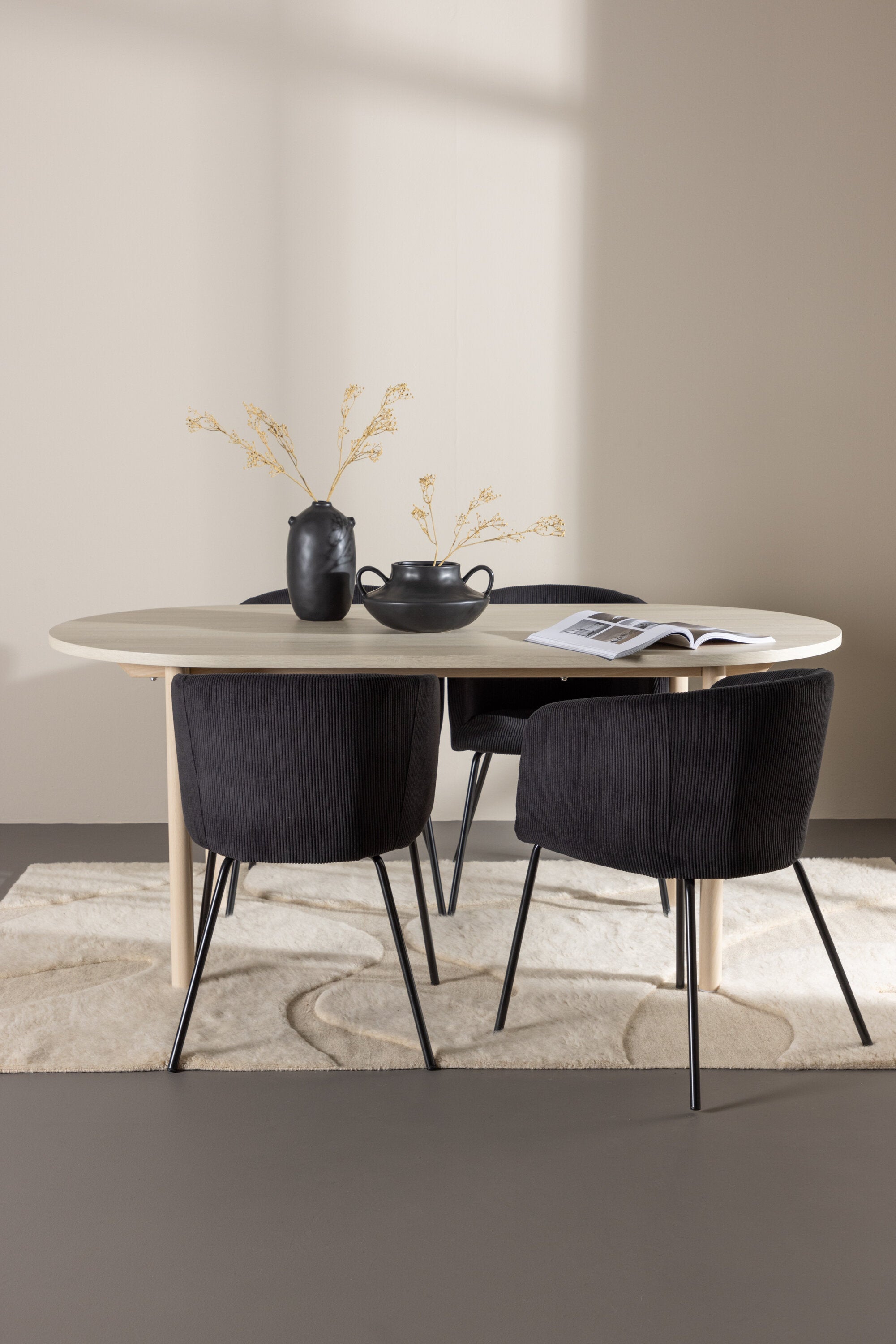 Andy Esstisch mit Berit Stühlen in  präsentiert im Onlineshop von KAQTU Design AG. Esszimmerset ist von Venture Home