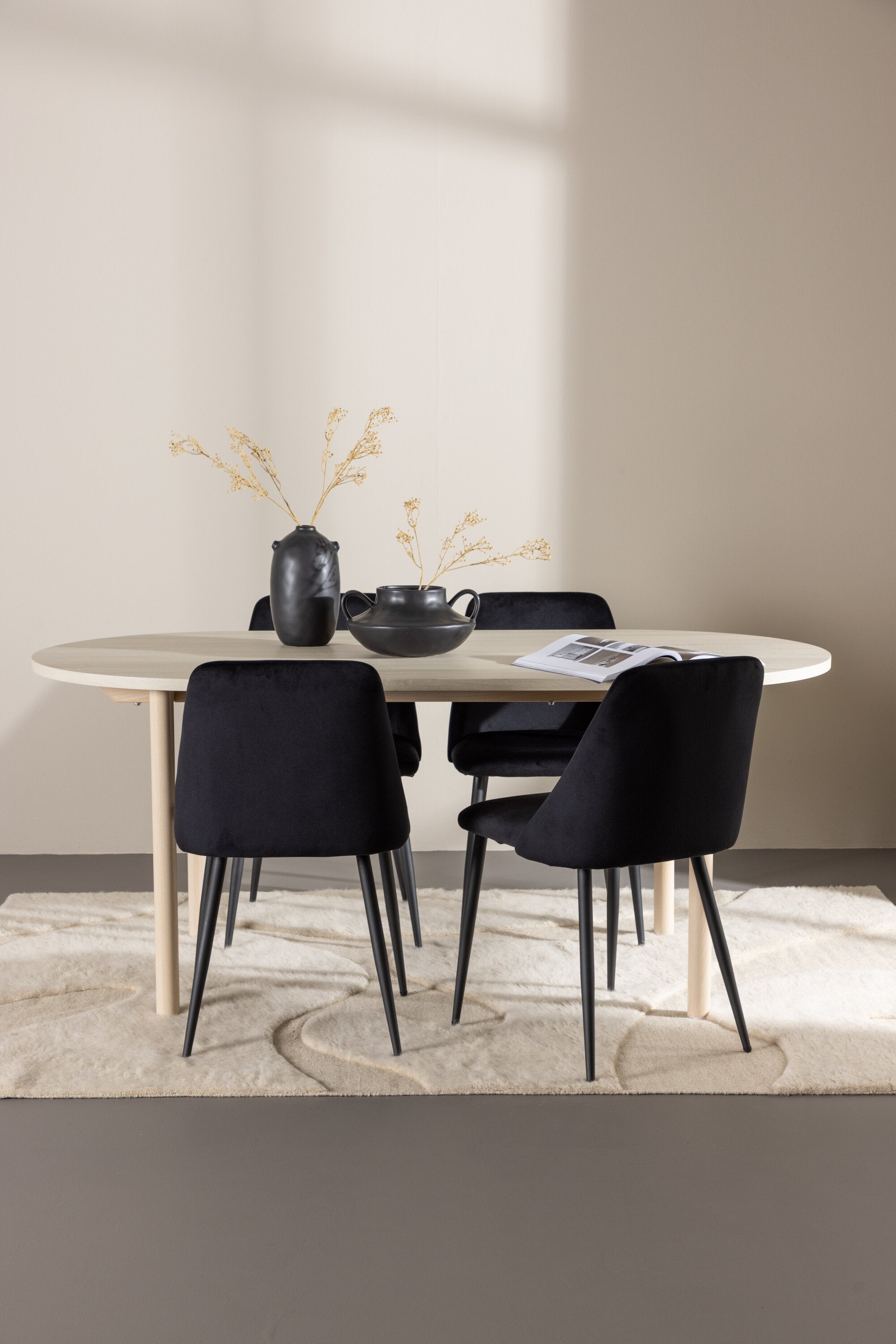Andy Esszimmertisch mit Night Stühlen in  präsentiert im Onlineshop von KAQTU Design AG. Esszimmerset ist von Venture Home