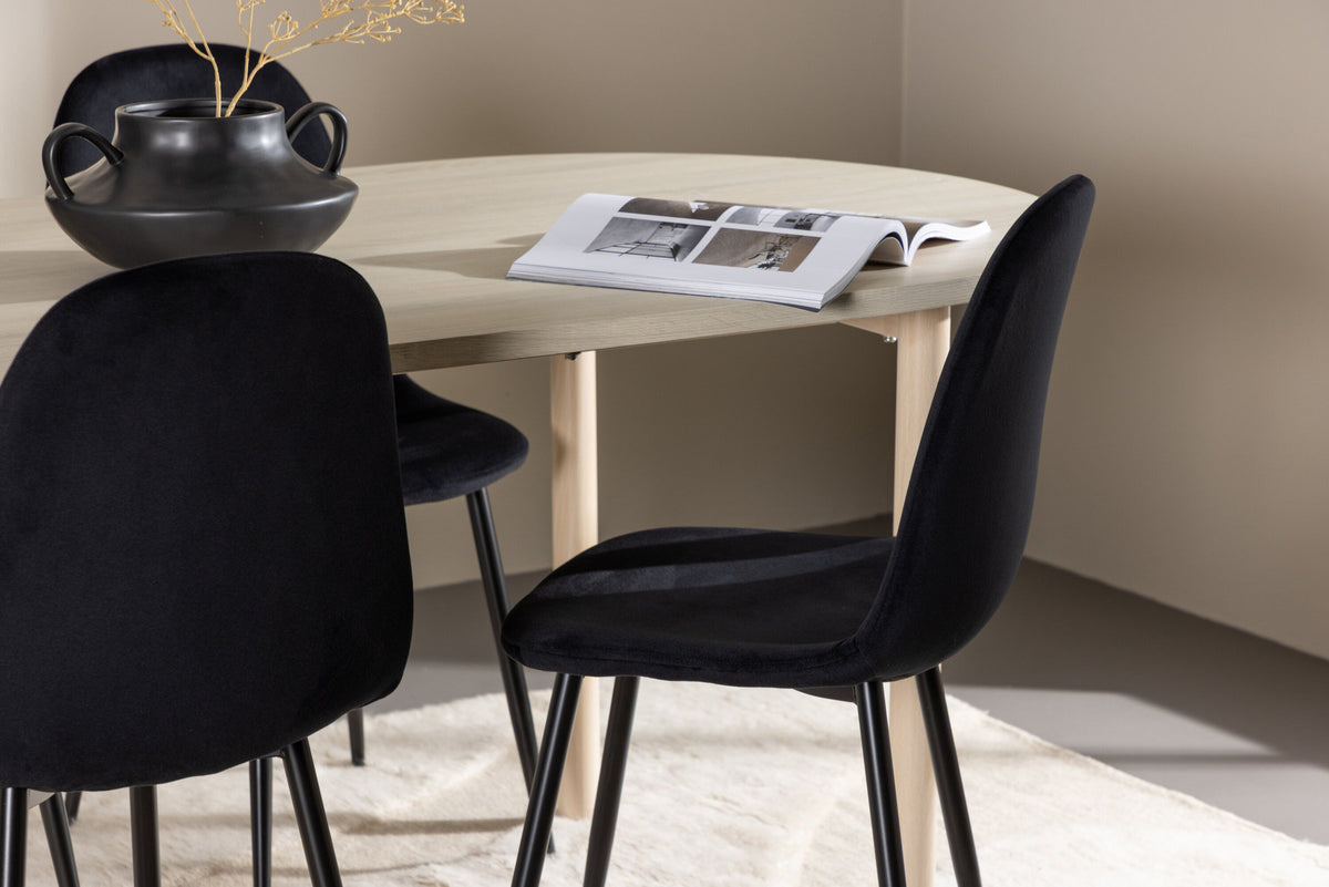 Andy Esstisch mit Polar Stühlen in Schwarz präsentiert im Onlineshop von KAQTU Design AG. Esszimmerset ist von Venture Home