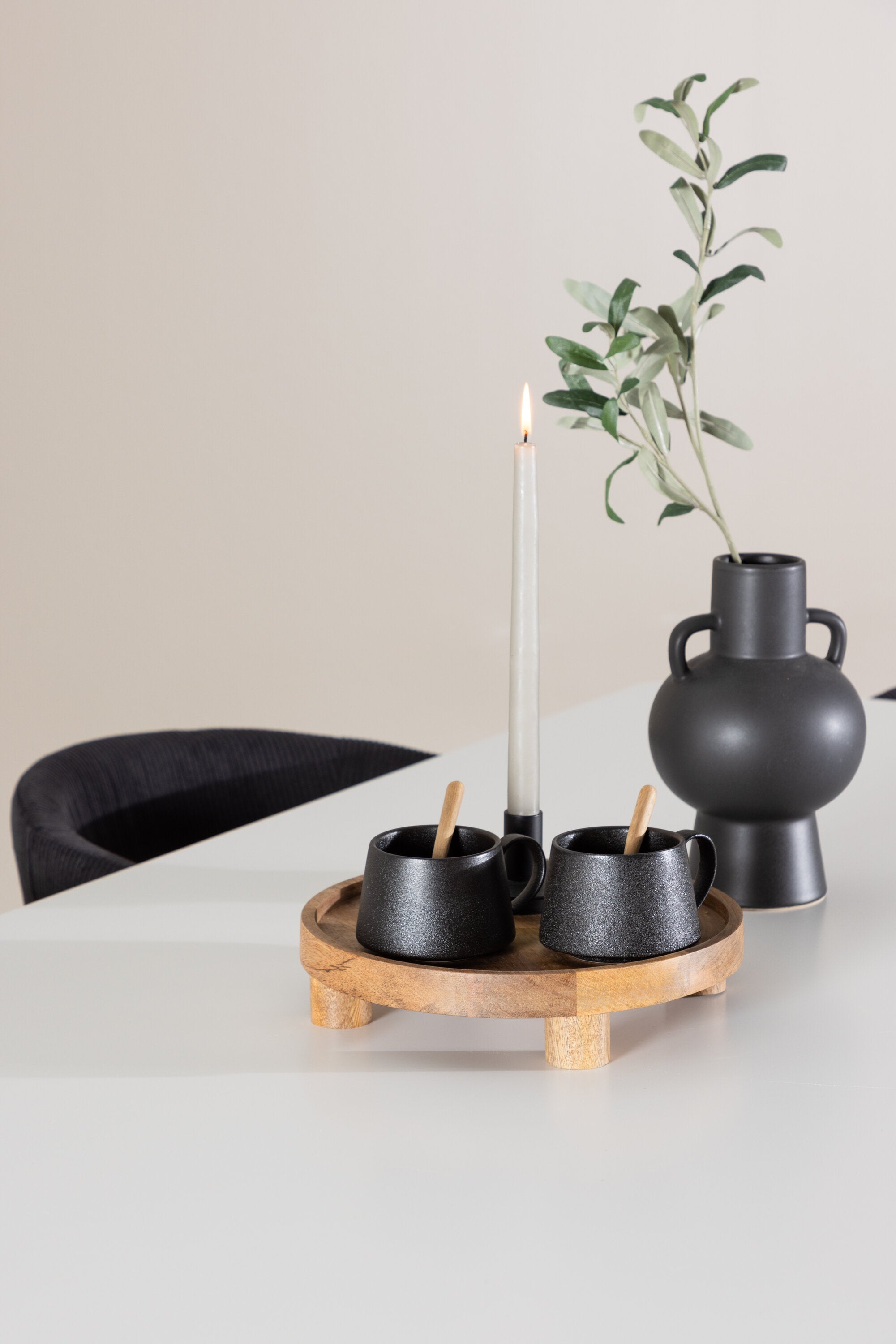 Silar Esstisch mit Stühlen von Berit in  präsentiert im Onlineshop von KAQTU Design AG. Esszimmerset ist von Venture Home