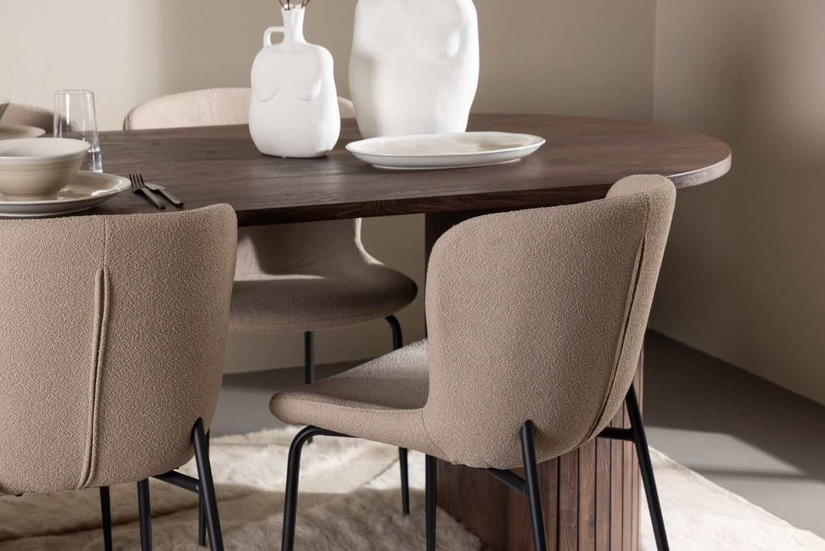 Härön Esstisch mit Modesto Stühlen in Beige präsentiert im Onlineshop von KAQTU Design AG. Esszimmerset ist von Venture Home