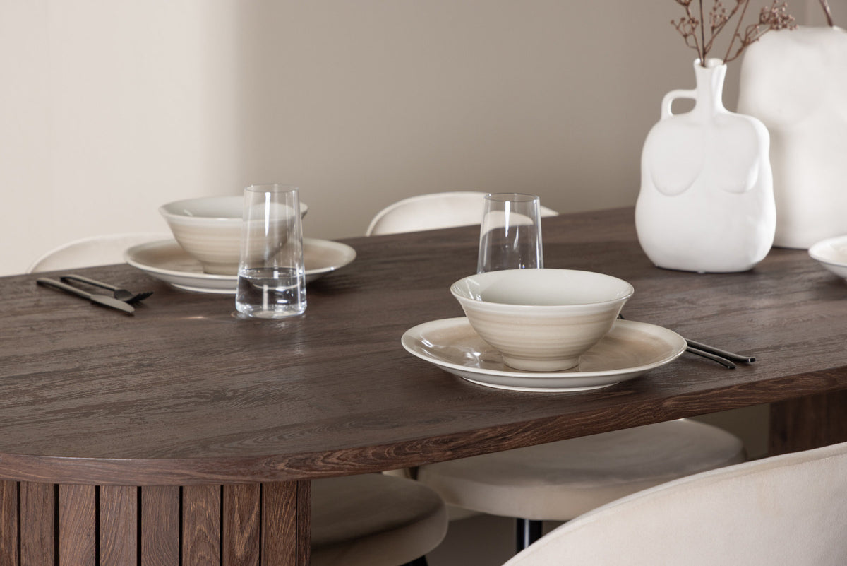 Härön Esstisch mit Velvet Stühlen in Beige präsentiert im Onlineshop von KAQTU Design AG. Esszimmerset ist von Venture Home