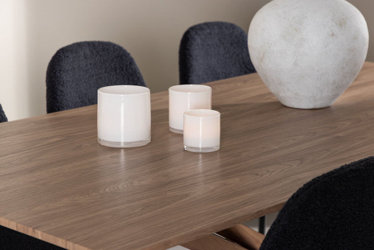 Piazza Esstisch mit Polar Stühlen in Schwarz präsentiert im Onlineshop von KAQTU Design AG. Esszimmerset ist von Venture Home