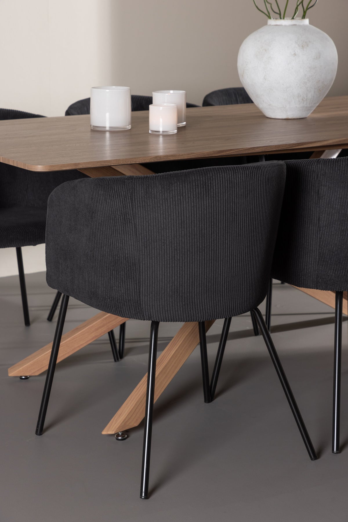 Piazza Esstisch mit Berit Stühlen in  präsentiert im Onlineshop von KAQTU Design AG. Esszimmerset ist von Venture Home