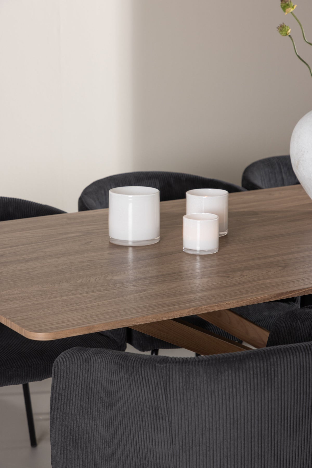Piazza Esstisch mit Berit Stühlen in  präsentiert im Onlineshop von KAQTU Design AG. Esszimmerset ist von Venture Home