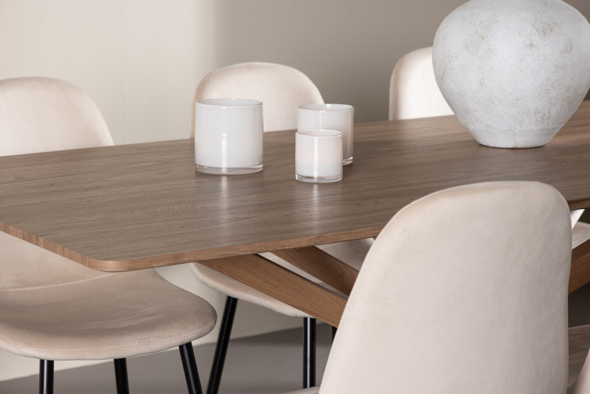 Piazza Esstisch mit Polar Stühlen in Beige präsentiert im Onlineshop von KAQTU Design AG. Esszimmerset ist von Venture Home