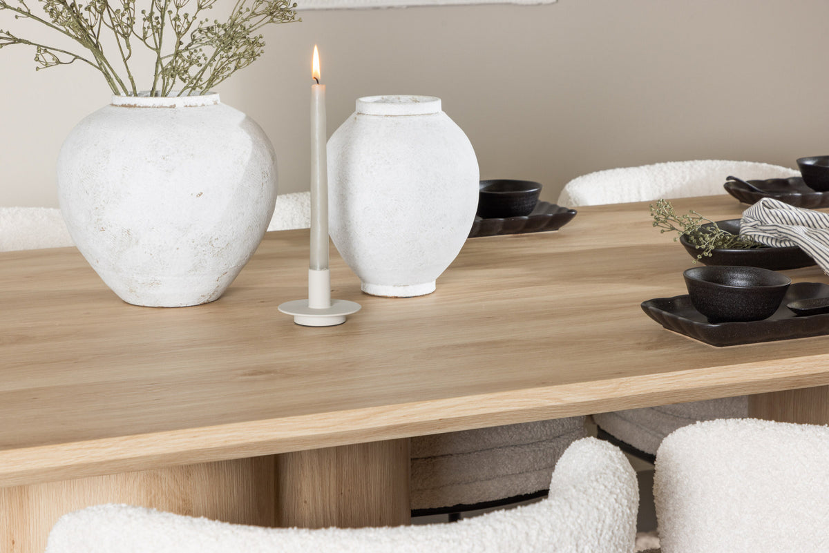 Olivia Esstisch mit Agnes Stühlen in Weiss präsentiert im Onlineshop von KAQTU Design AG. Esszimmerset ist von Venture Home
