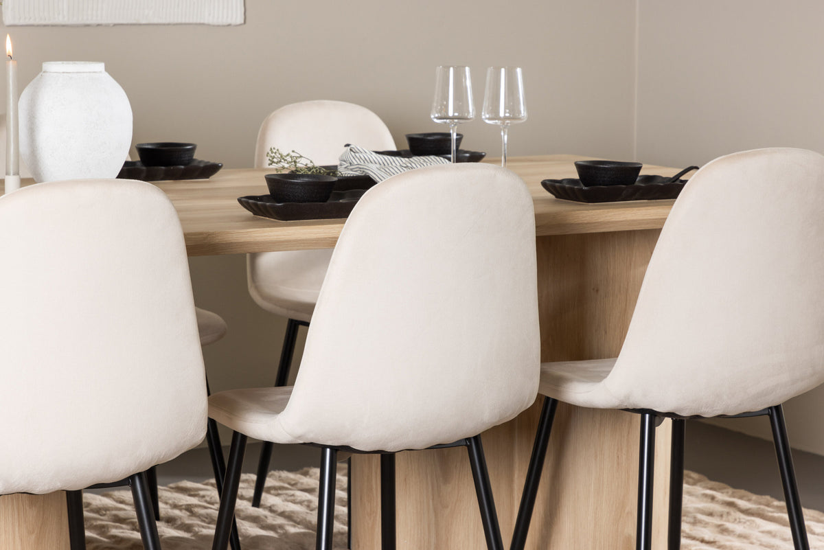 Olivia Esstisch mit Polar Stühlen in Beige präsentiert im Onlineshop von KAQTU Design AG. Esszimmerset ist von Venture Home