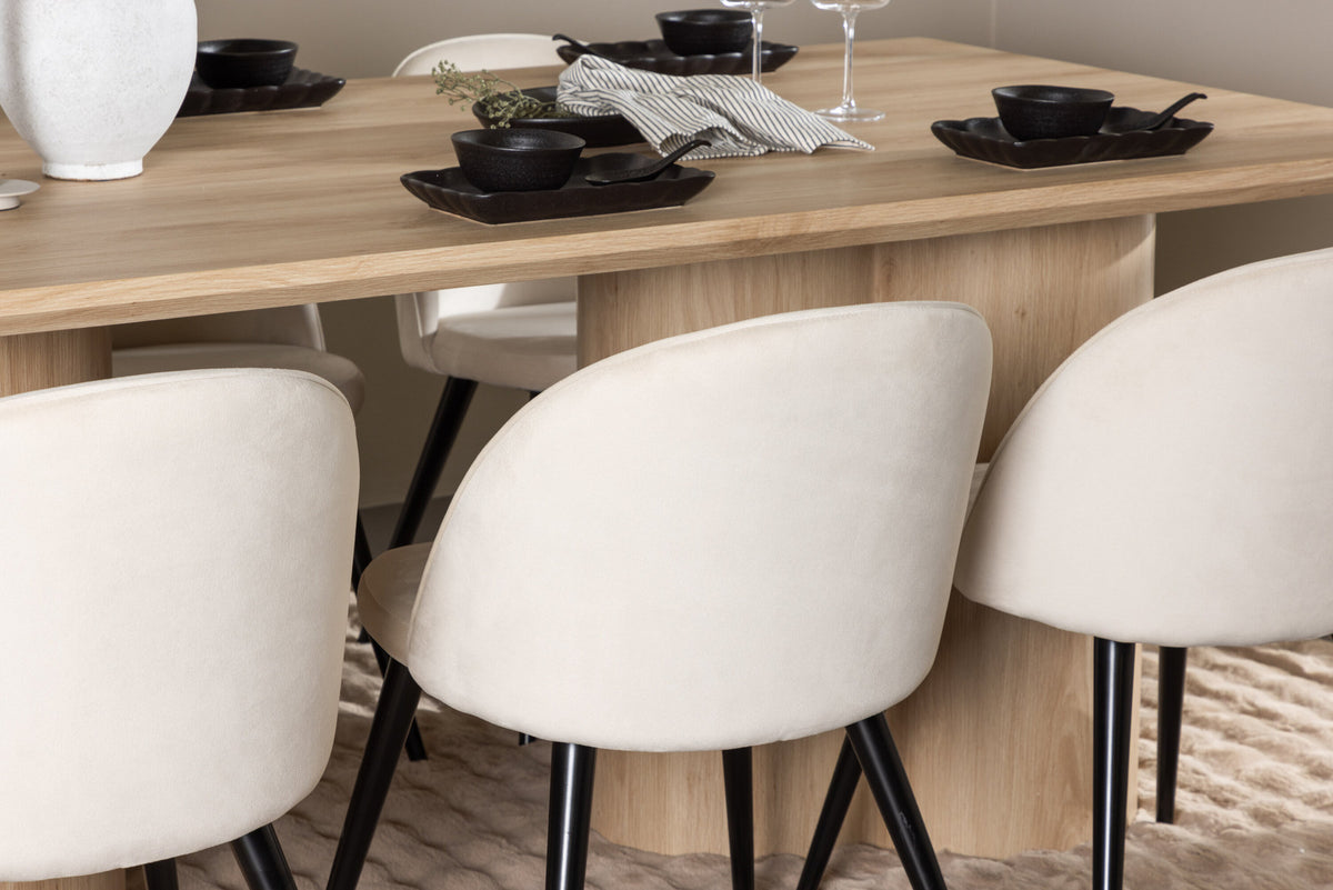 Olivia Esstisch mit Velvet Stühlen in Beige präsentiert im Onlineshop von KAQTU Design AG. Esszimmerset ist von Venture Home