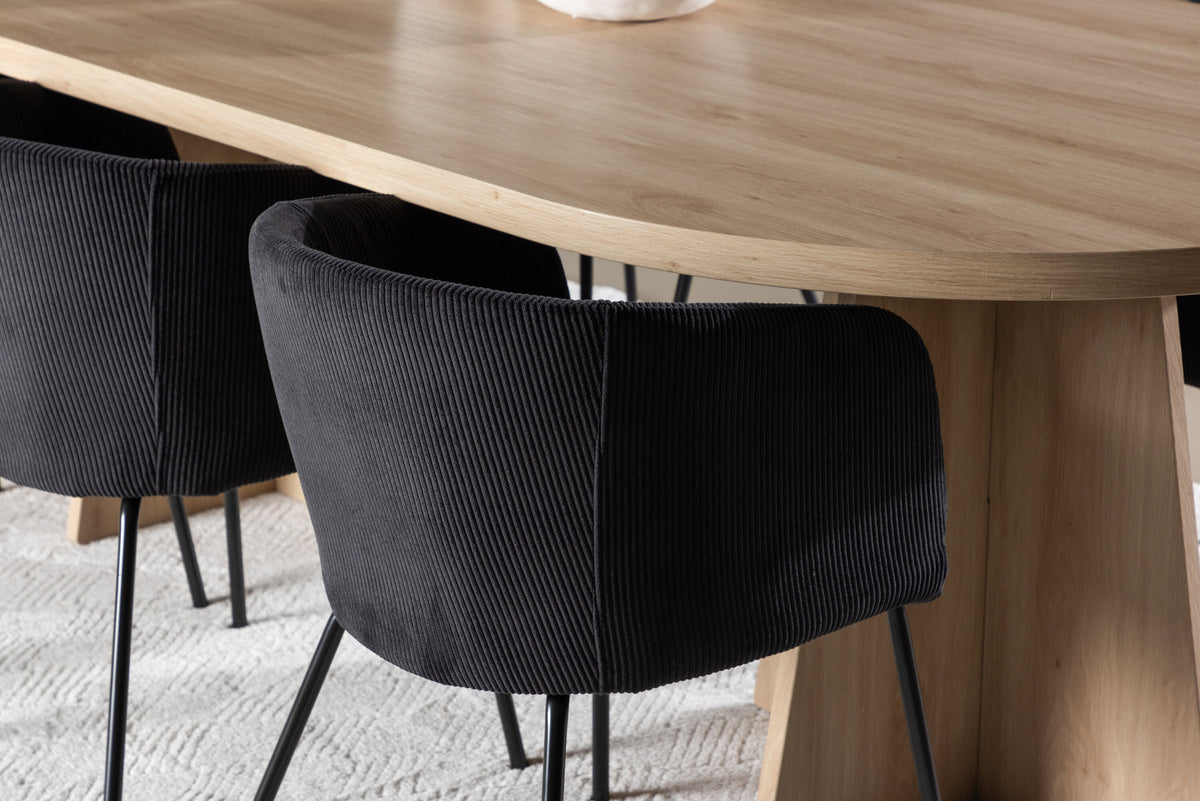 Bootcut-Esszimmertisch mit Berit-Stühlen in Schwarz präsentiert im Onlineshop von KAQTU Design AG. Esszimmerset ist von Venture Home