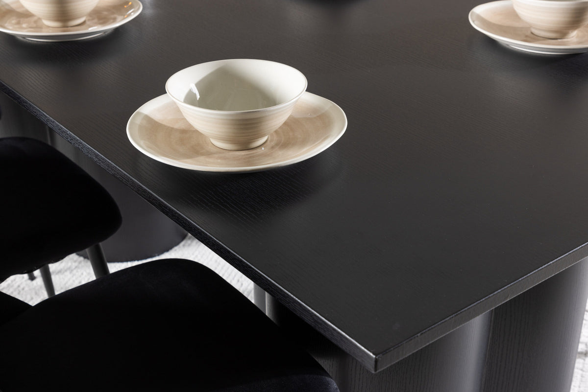 Olivia Esstisch mit Night Stühlen in Schwarz präsentiert im Onlineshop von KAQTU Design AG. Esszimmerset ist von Venture Home