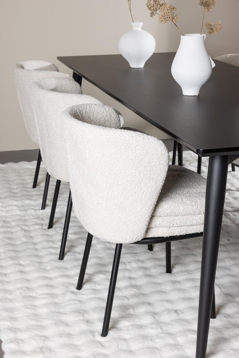 Ellis Esstisch mit Stühlen Agnes in  präsentiert im Onlineshop von KAQTU Design AG. Esszimmerset ist von Venture Home