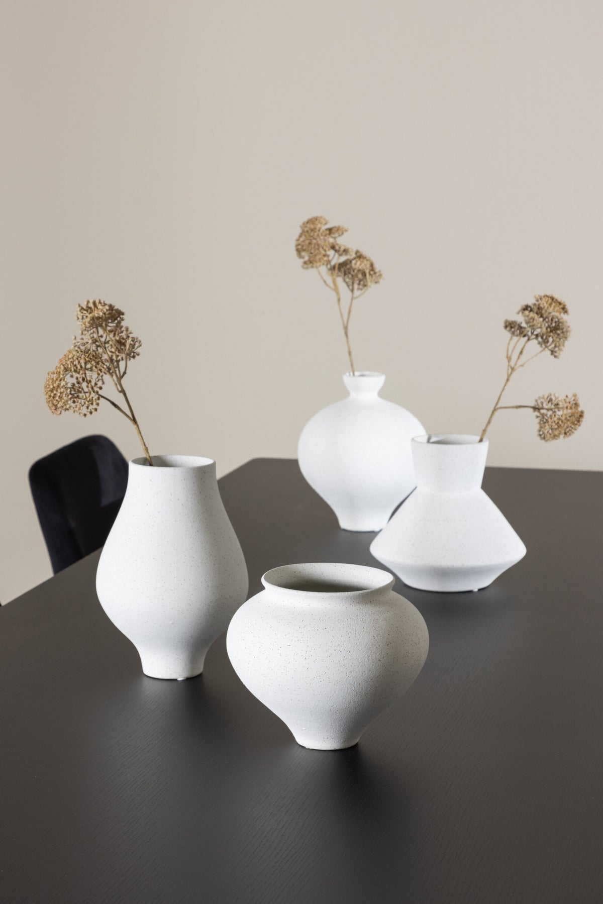 Esstisch Ellis mit Night Stühlen in  präsentiert im Onlineshop von KAQTU Design AG. Esszimmerset ist von Venture Home