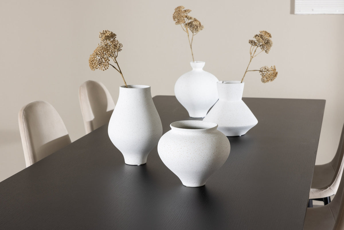 Ellis Esstisch mit Polar Stühlen in Beige präsentiert im Onlineshop von KAQTU Design AG. Esszimmerset ist von Venture Home