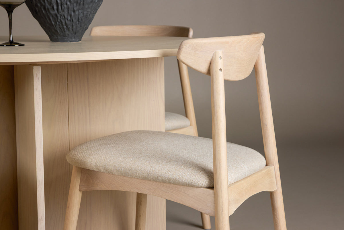 Tyresö Esstisch mit Ven Stühlen in Whitewash präsentiert im Onlineshop von KAQTU Design AG. Esszimmerset ist von Venture Home