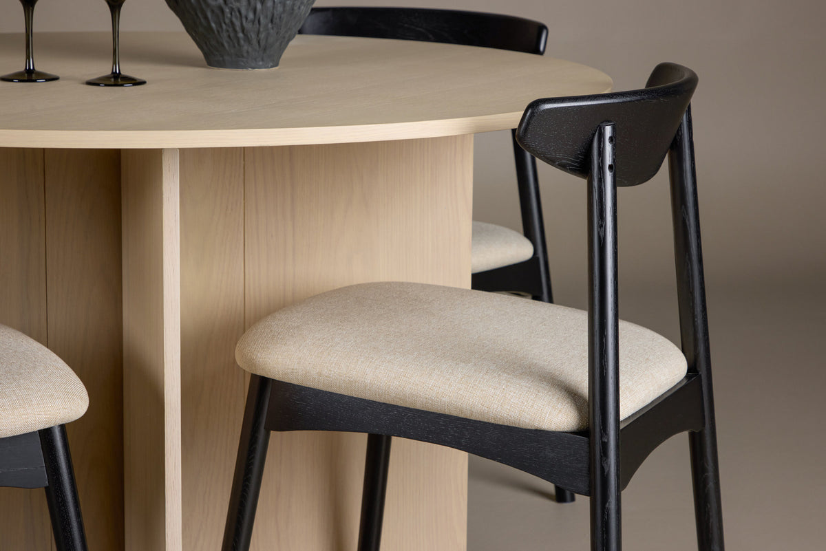 Tyresö Esstisch mit Ven Stühlen in Schwarz präsentiert im Onlineshop von KAQTU Design AG. Esszimmerset ist von Venture Home