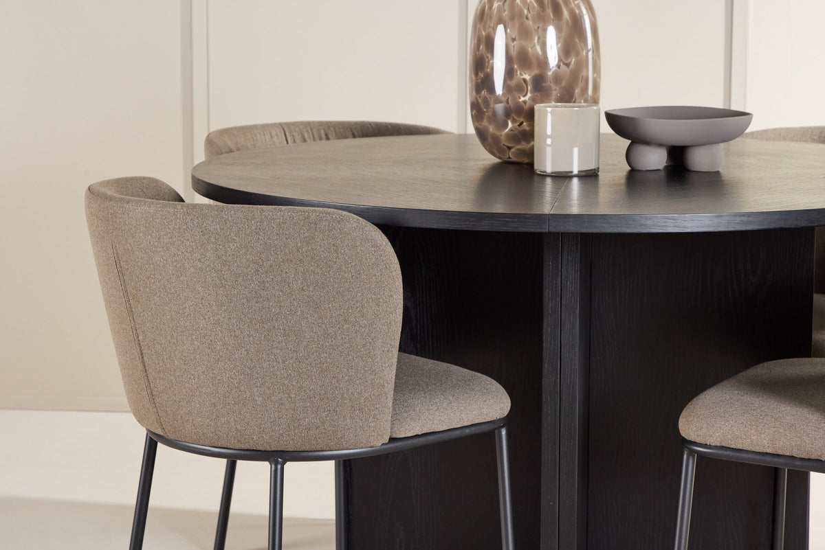 Schwarzer Esstisch Strada aus MDF mit sechs Edina Stühlen mit Samtbezug, ausziehbare Tischplatte, skandinavisches Design von Venture Home.