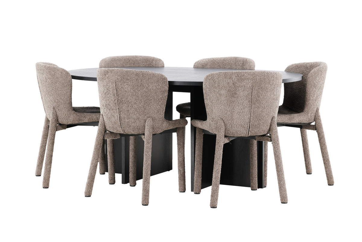 Esszimmerset von Venture Home: rechteckiger Esstisch mit schwarzer MDF-Platte und Stahlbeinen sowie zwei Stühle mit braunem Bouclé-Bezug.