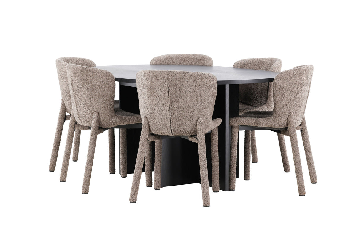Esszimmerset von Venture Home: rechteckiger Esstisch mit schwarzer MDF-Platte und Stahlbeinen sowie zwei Stühle mit braunem Bouclé-Bezug.