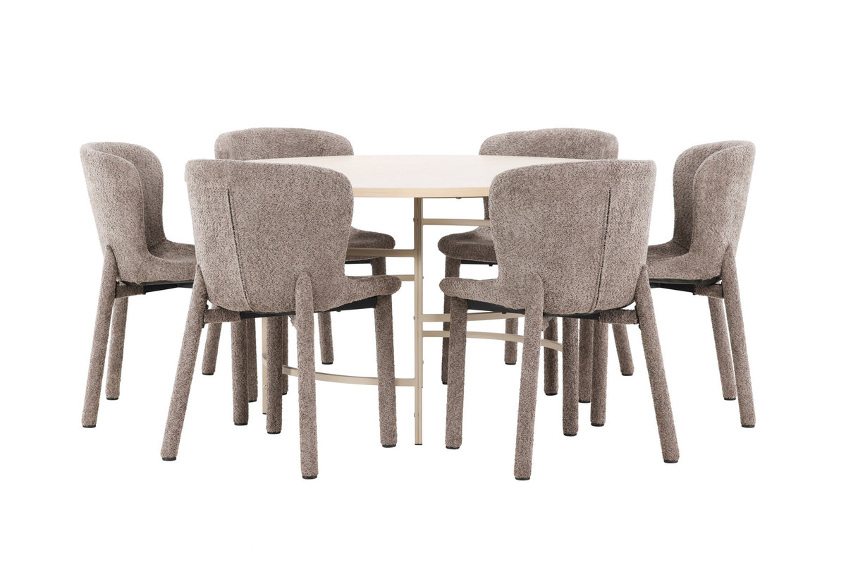 Rundes Esszimmerset: Esstisch ⌀140 cm mit Whitewash-Tischplatte aus MDF und Metall, dazu zwei braune Astoria-Esszimmerstühle von Venture Home.