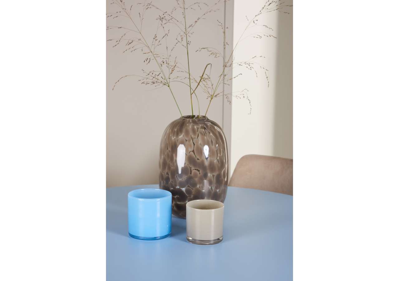 Eleganter Esstisch Bootcut von Venture Home mit Nachtstuhl, perfekt für moderne Esszimmer und stilvolle Einrichtung.